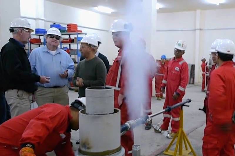 Hot Tapping Utilizing Liquid Nitrogen - Hot Tapping Pipe Freezing Client Demo Qatar - Hot-Hed® Intl