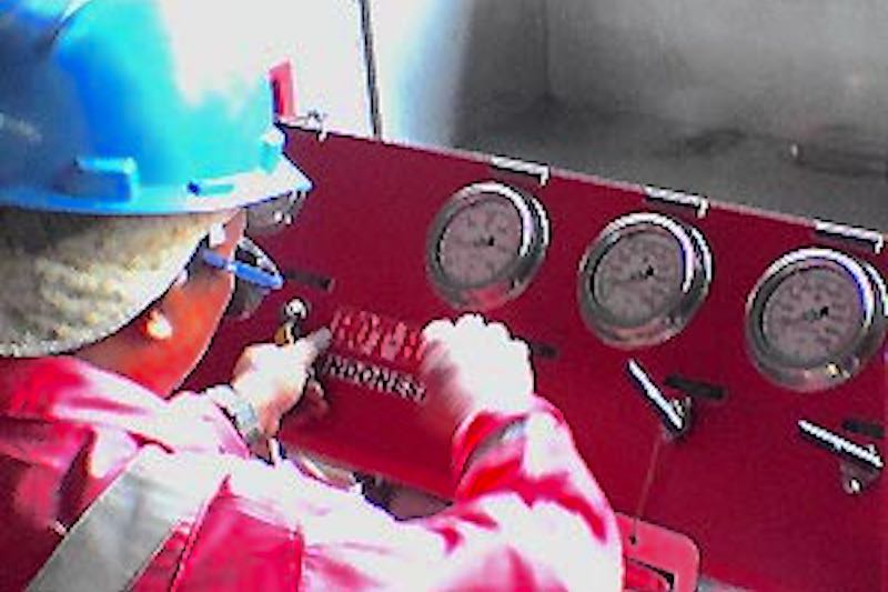 Wellhead Pressure Testing Services - Xmas Tree Pressure Test - Well Head Press-test™ - Oilfield Services - Hot-Hed® Indonesia